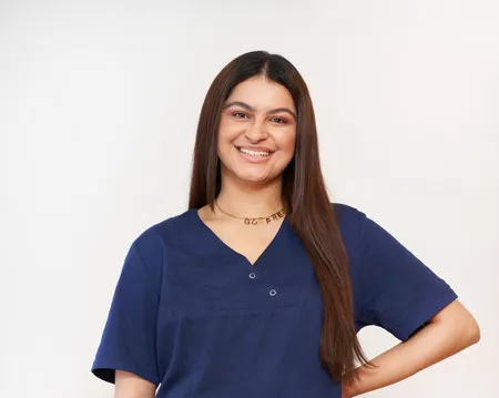 Portrait von Gupreet Daub, Auszubildende zur Medizinischen Fachangestellten - Team der orthopädischen Praxis in Düsseldorf